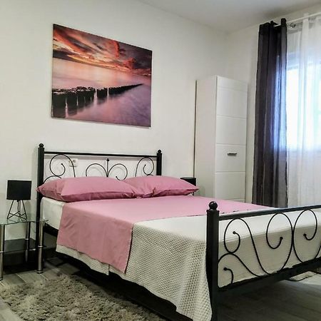 Studio Apartman Violeta II - 50M From The Beach Trogir Buitenkant foto