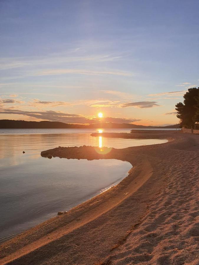 Studio Apartman Violeta II - 50M From The Beach Trogir Buitenkant foto