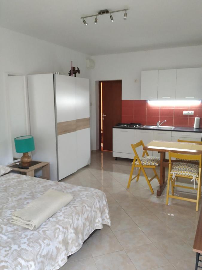 Studio Apartman Violeta II - 50M From The Beach Trogir Buitenkant foto