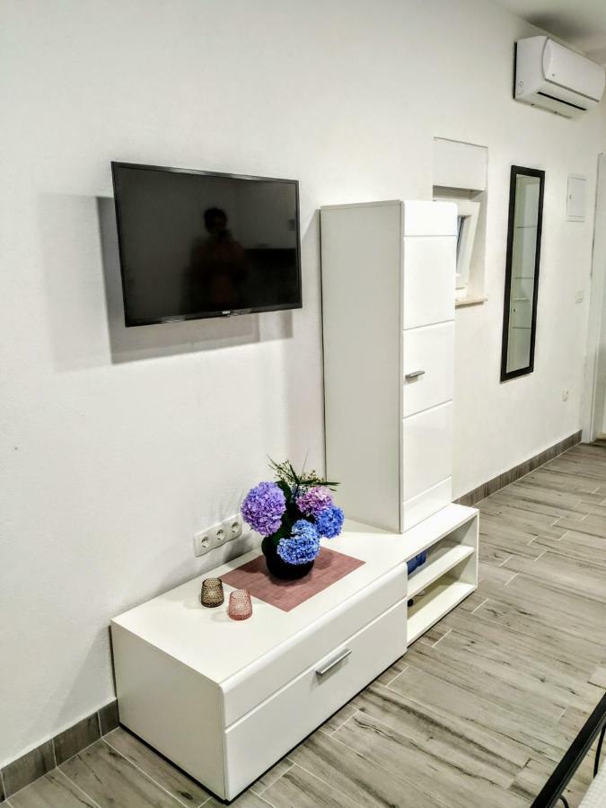 Studio Apartman Violeta II - 50M From The Beach Trogir Buitenkant foto