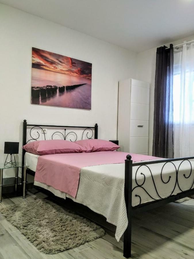 Studio Apartman Violeta II - 50M From The Beach Trogir Buitenkant foto