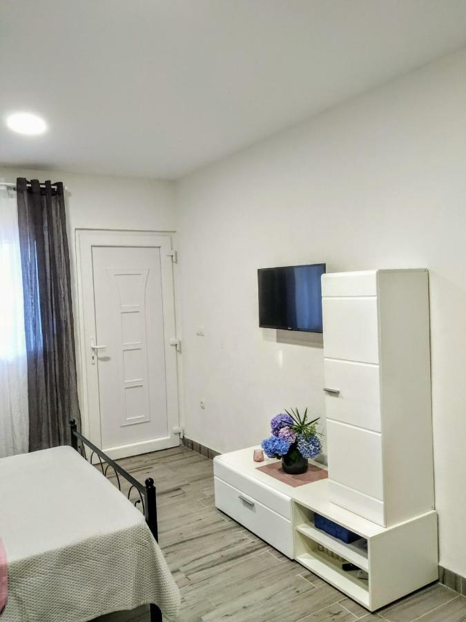 Studio Apartman Violeta II - 50M From The Beach Trogir Buitenkant foto