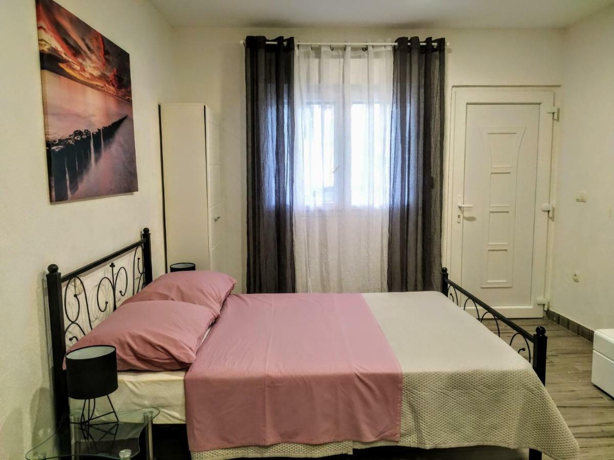Studio Apartman Violeta II - 50M From The Beach Trogir Buitenkant foto